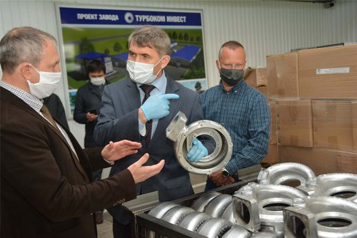 Гости из правительства посетили завод «Турбоком-Инвест»